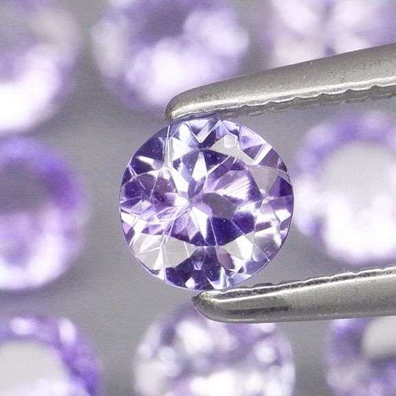 Glittering 3.17ct bright blue violet Tanzanite set