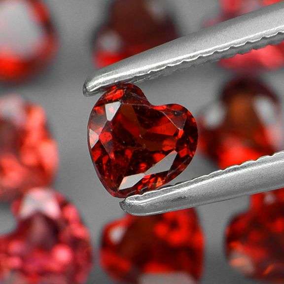 Lovely 9.20ct heart cut cherry red Garnet set