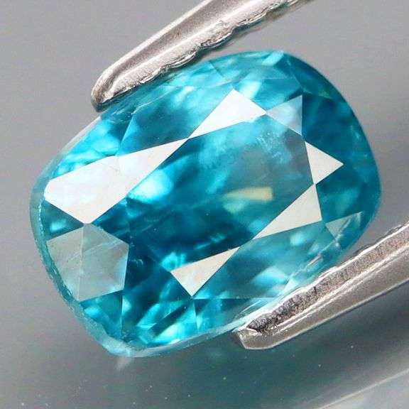 Glittering 2.07ct diamond luster London blue Zircon
