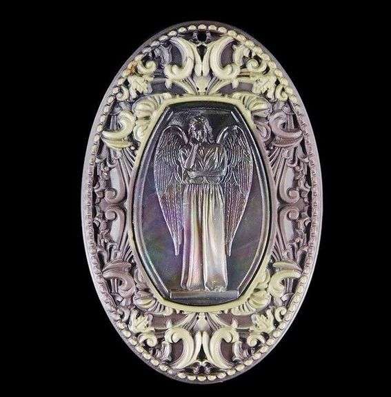 Gorgeous 140ct Mother of Pearl angel carving