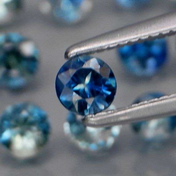 Heated only! 4.11ct diamond cut Australian Sapphire set