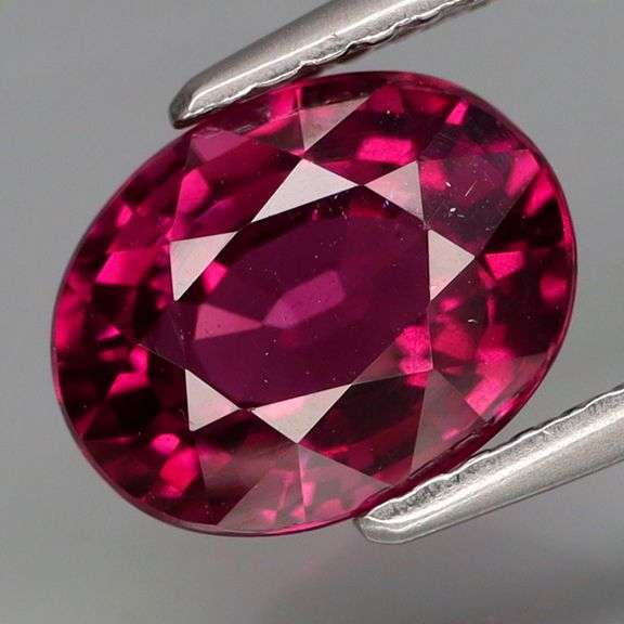 Simply lovely 2.63ct violet pink Rhodolite Garnet