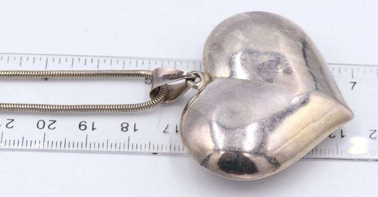 Vintage 925 sterling silver heart shaped pendant on snake chain necklace