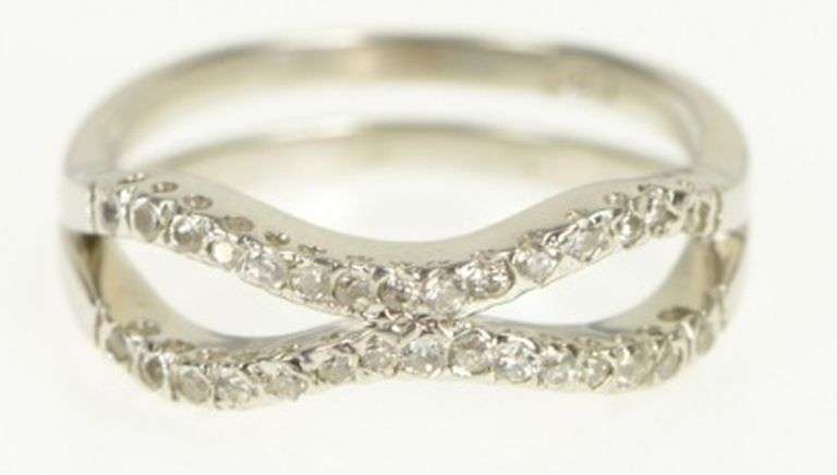 14K White Gold 0.30 Ctw Wavy Tiered Diamond Wedding Band Ring