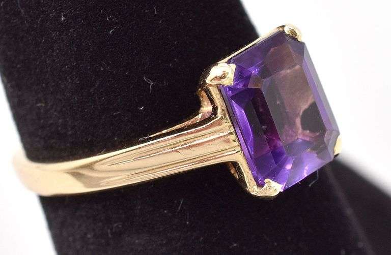Beautiful 14K Yellow Gold Amethyst Gemstone Ring