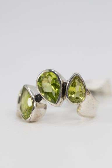 Sterling Silver Natural Peridot Gemstone Ring Size 6
