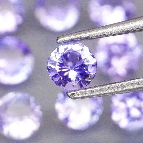 Glittering 2.73ct bright blue violet Tanzanite set