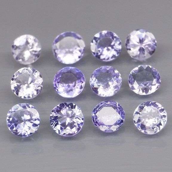 Glittering 3.08ct bright blue violet Tanzanite set