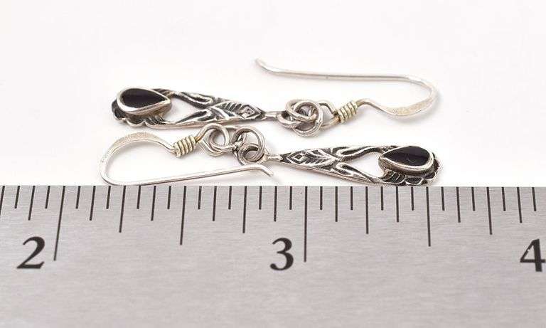 Lovely 925 Black Onyx Gemstone Dangle Earrings