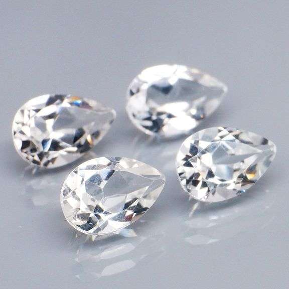 Glittering 6.50ct diamond white Topaz set