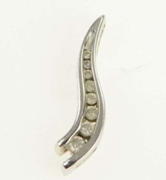 14K White Gold Classic Graduated Diamond Wave Curvy Pendant