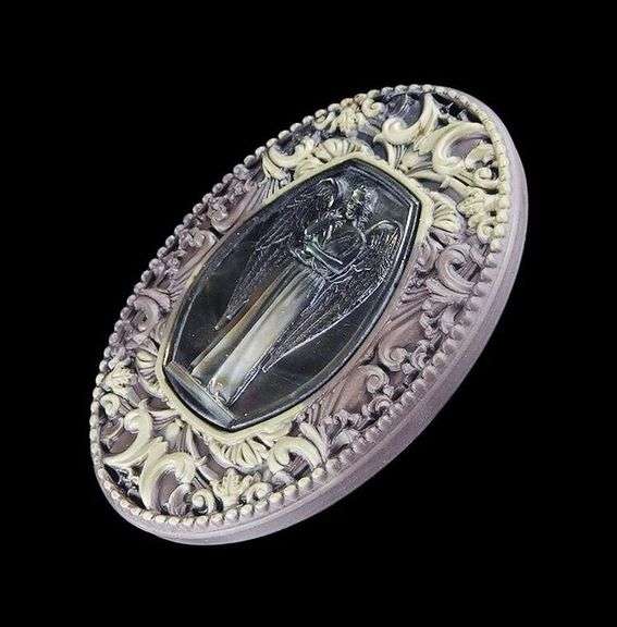 Gorgeous 140ct Mother of Pearl angel carving