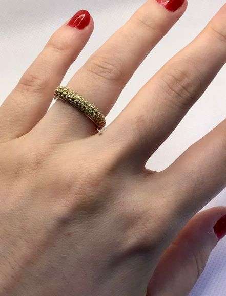 STUNNING 14K WHITE GOLD FANCY YELLOW DIAMOND BAND