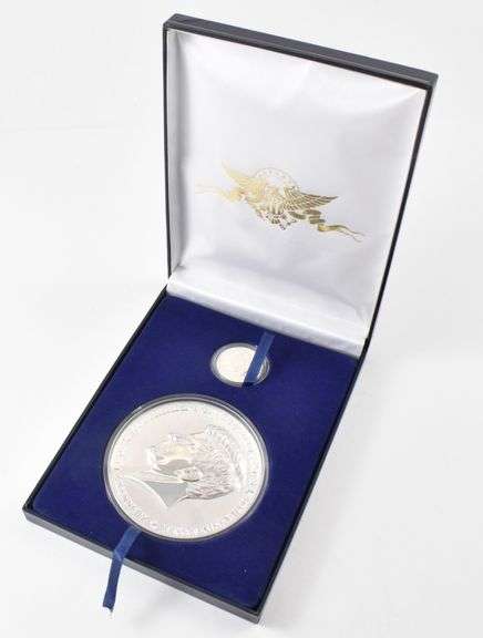 1964 Kennedy Half Dollar & 1/2 Pound Commem Medal US Commem. Gallery
