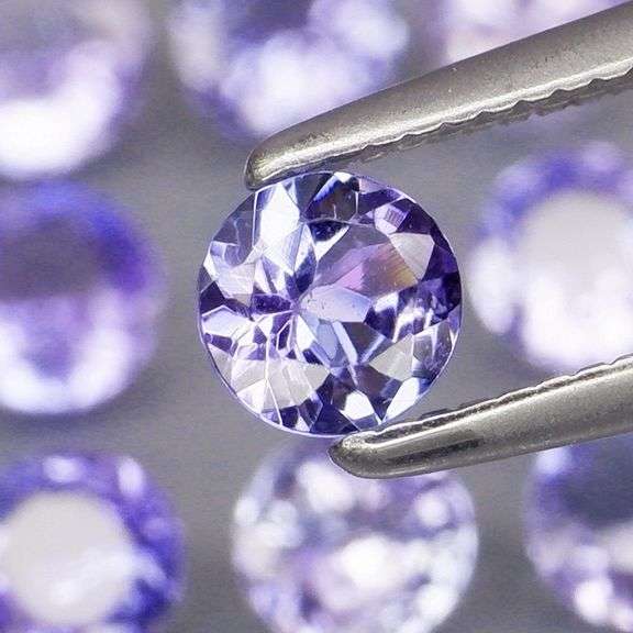 Glittering 3.18ct bright blue violet Tanzanite set