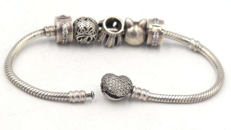 Pandora charm bracelet in 925 sterling silver
