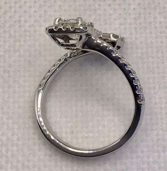 18K WHITE GOLD WRAP DESIGN DIAMOND RING