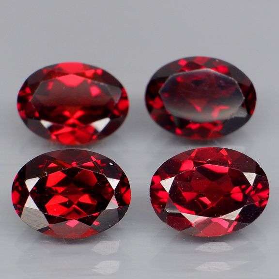 Set of 4 top red VS Garnets weighing 5.57 carats