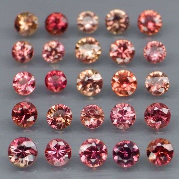 Fantastic 2.78ct round cut Sapphire set