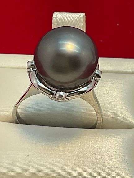 LADIES 14K WHITE GOLD DIAMOND AND PEARL RING