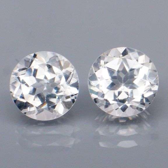 Superb 5.04ct high fire 8mm diamond white Topaz