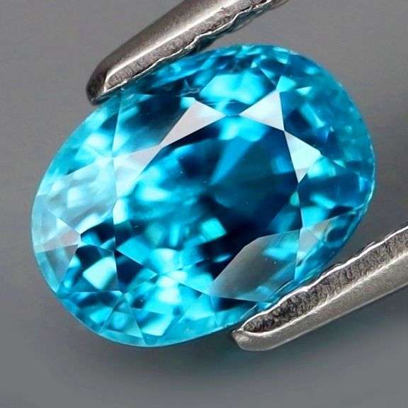 Sparkling 1.40ct diamond luster blue Zircon