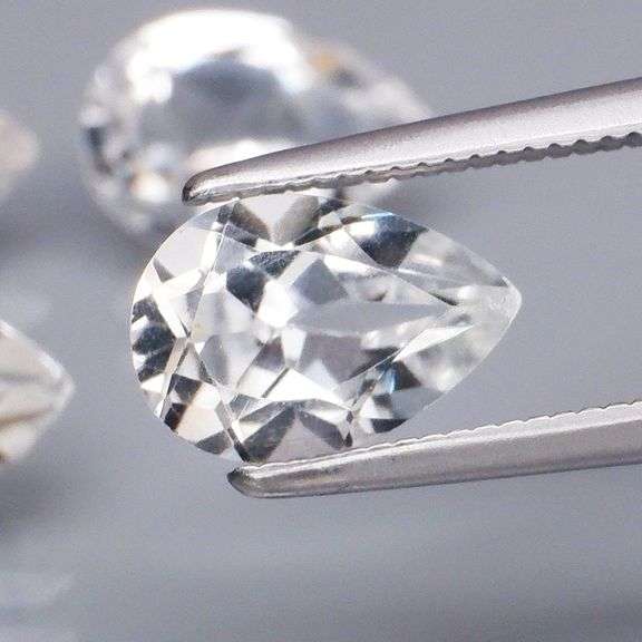 Glittering 6.50ct diamond white Topaz set