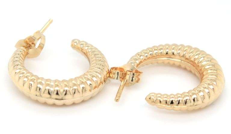 14kt Yellow gold ribbed mini hoop earrings