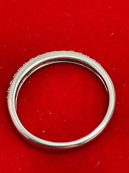 LADIES 14K WHITE GOLD DIAMOND BAND