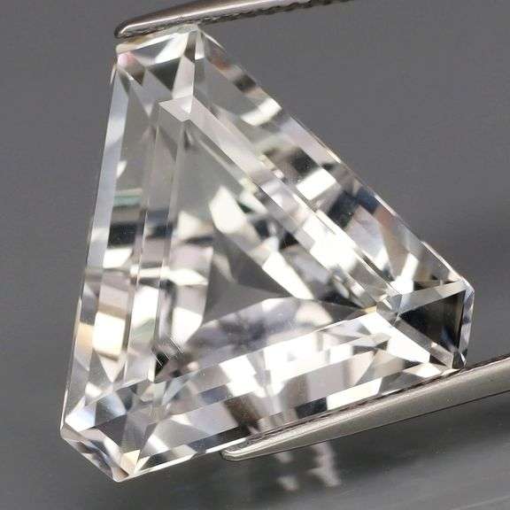 Superb 17.04ct top gem grade diamond white Quartz