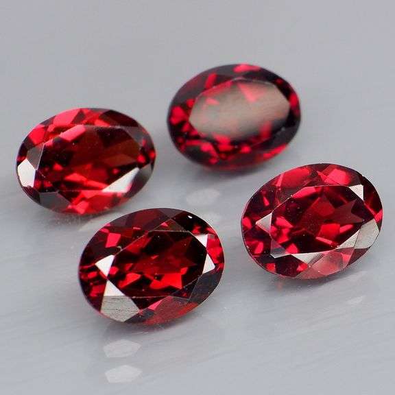 Set of 4 top red VS Garnets weighing 5.57 carats