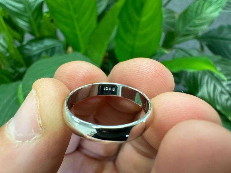 10k White Solid Gold 4mm Domed Plain Men's Women's Wedding Band Size 5