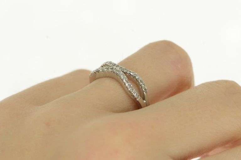 14K White Gold 0.30 Ctw Wavy Tiered Diamond Wedding Band Ring