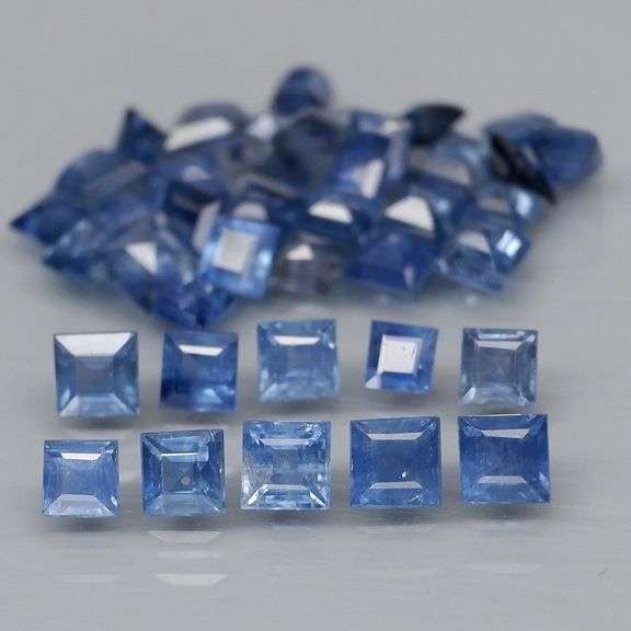 Excellent 4.40ct blue Sapphire set