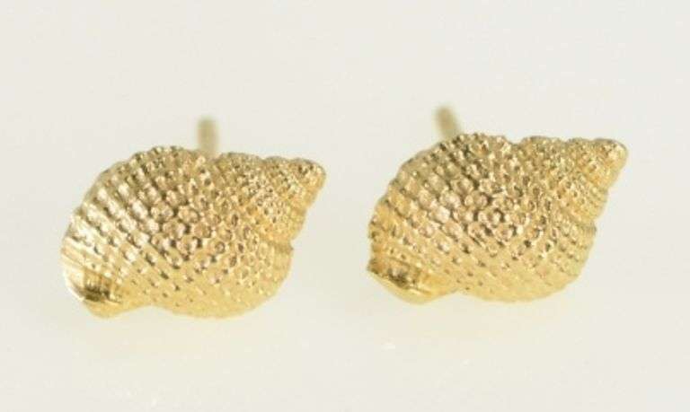 14K Yellow Gold Conch Sea Shell Beach Ocean Motif Stud Earrings