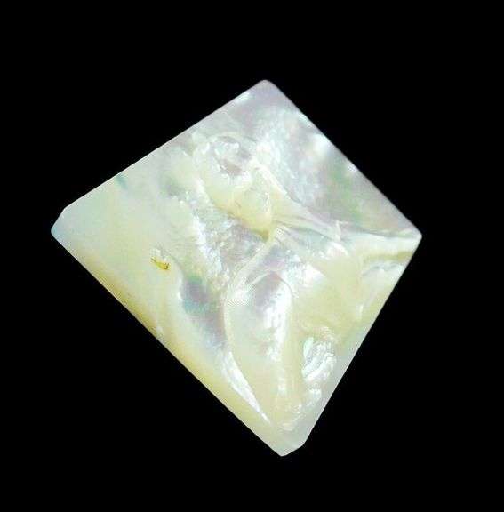 Shimmering 30ct dog carving in Mother of Pearl