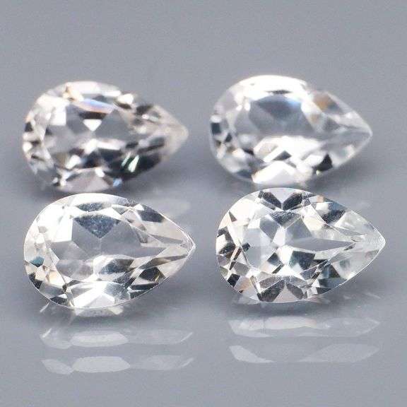 Glittering 6.50ct diamond white Topaz set