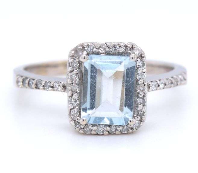 14kt White gold 2ctw aquamarine and diamond accent ring
