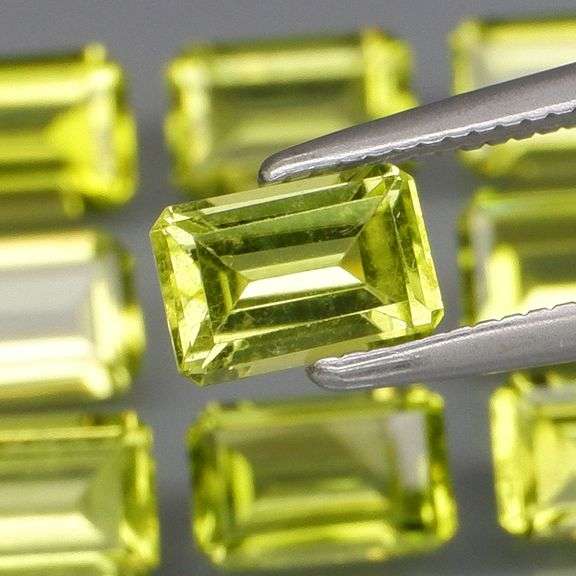 Vibrant 5.54ct Peridot set