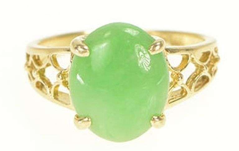 14K Yellow Gold Oval Jadeite Cabochon Scalloped Filigree Ring