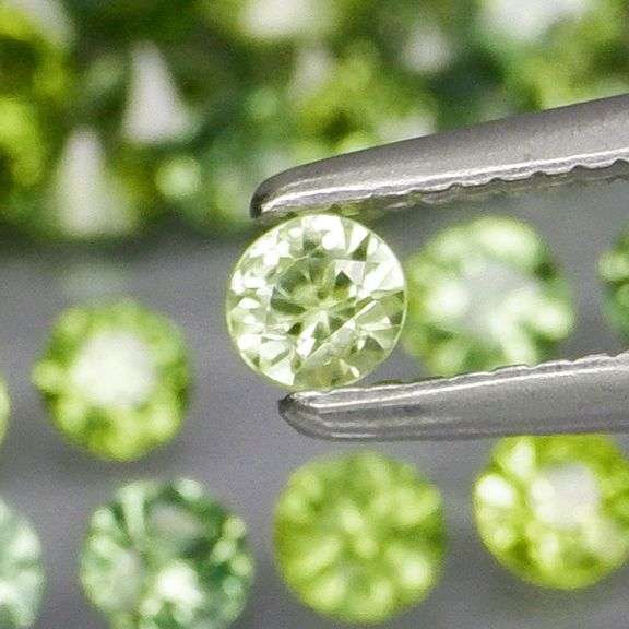 Heated only! 3.16ct round cut Australian Sapphire set