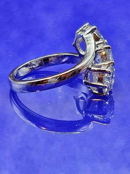 Dazzling 3 Stone 3.65 Ct Vvs1 G-H Fire Moissanite Ring