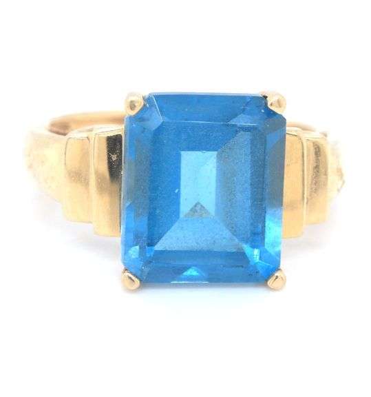 10kt Yellow gold princess cut blue topaz cocktail ring
