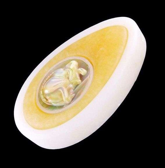 Cameo style 200ct Mother of Pearl pendant