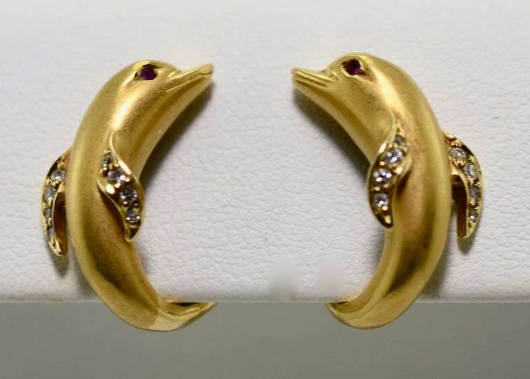 Valuable Carrera Y Carrera 18K Dolphin Suite