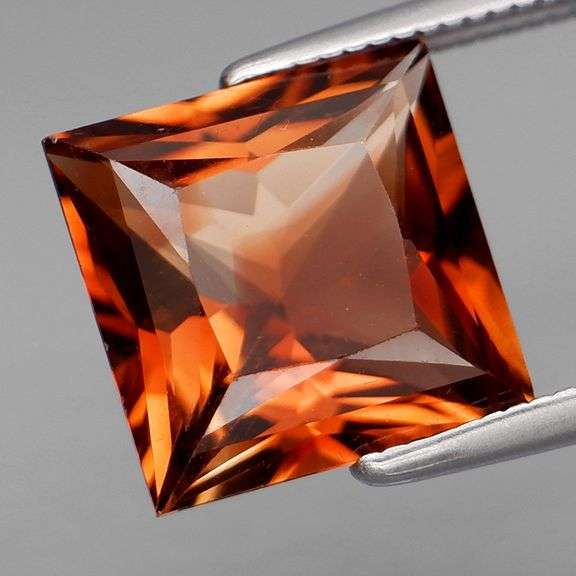 Outstanding 4.47ct eye clean princess cut Imperial Topaz