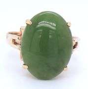 14kt Yellow gold Oval green Jade ring