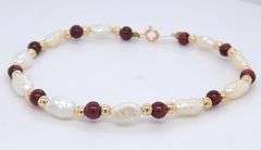 Fresh water pearl and Garnet and yellow gold bead bracelet