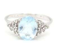 10kt White gold oval Aquamarine and diamond ring