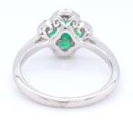 Flower style emerald and diamond ring in 18kt